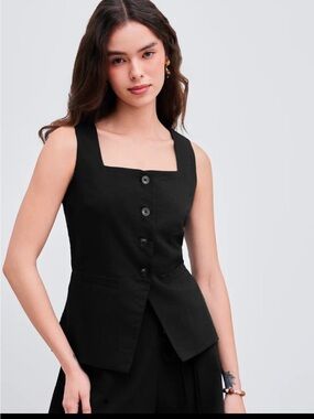Cider Black Button-Front Sleeveless Vest
